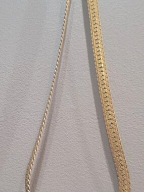 Vintage Gold Tone Flat Herringbone Chain Necklace 16 Inch Choker Classic